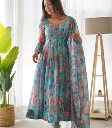 Tabby Organza Silk Fabric Fully Flair Kali Pattern And Canvas Patta Anarkali Kurti With Waist Belt, Duppta And Pent Set