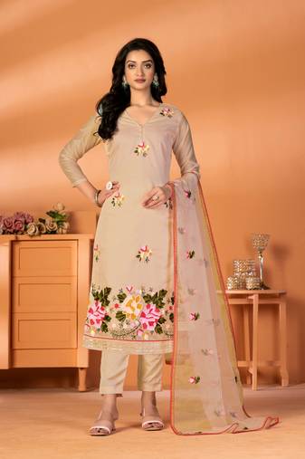 Peach Colour Ethnic Partywear Girlish Salwaar Kaeez