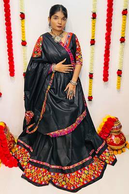 NAVRATRI SPECIAL BLACK COLOR GAMTHI WORK SEMI-STITCHED LEHENGA, UN-STITCHED BLOUSE , DUPATTA 1