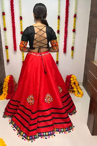 RED COLOR GAMTHI WORK COTTON SEMI-STITCHED NAVRATRI LEHENGA, UN-STITCHED BLOUSE , DUPATTA