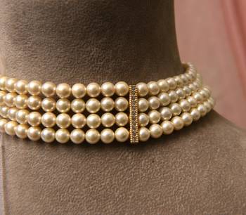 Beautiful World Pearl Choker 2