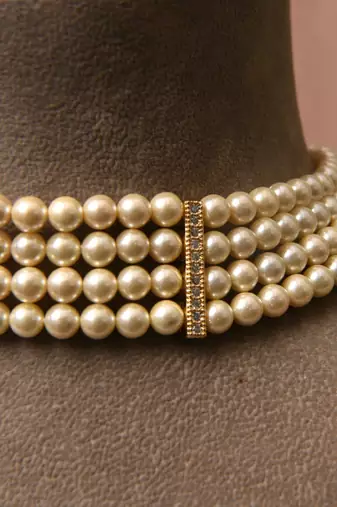 Beautiful World Pearl Choker
