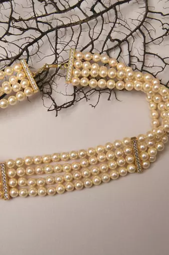 Beautiful World Pearl Choker