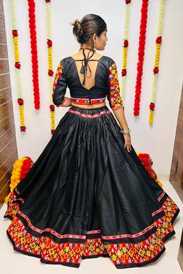 NAVRATRI SPECIAL BLACK COLOR GAMTHI WORK SEMI-STITCHED LEHENGA, UN-STITCHED BLOUSE , DUPATTA 5