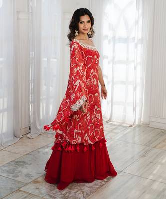 Red abstract printed one shoulder kaftaan set 2