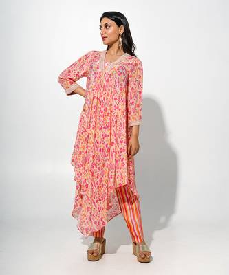 Pink floral printed asymmetric hemline kurta set 1