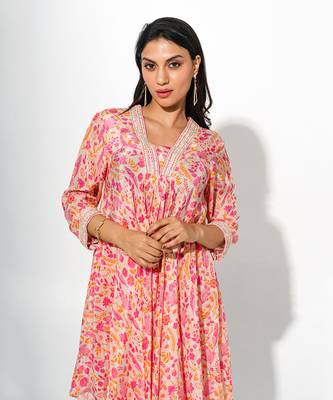 Pink floral printed asymmetric hemline kurta set 3