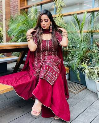 Laukhnowi Embroidery Cotton Thread And Sequence Work Top, Palazzo And Dupatta Set 1