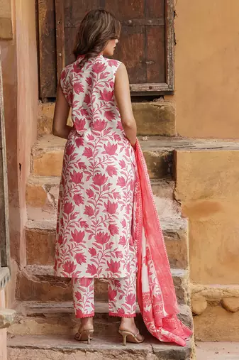 women red floral straight kurta pant and dupatta set