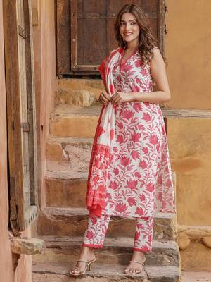 women red floral straight kurta pant and dupatta set 4