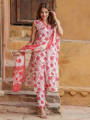 women red floral straight kurta pant and dupatta set 5