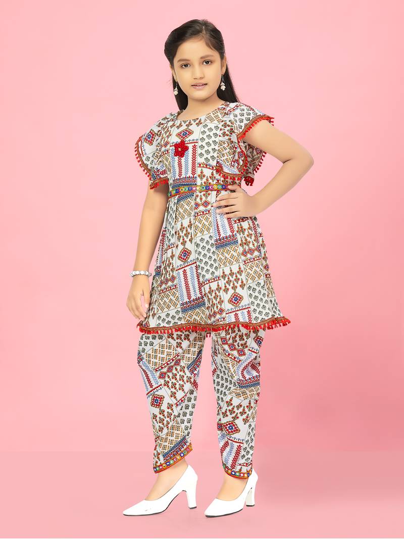 Girls Grey & Pink Floral Printed Kurti With Patiala