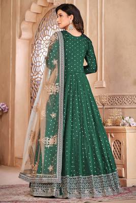 Green taffeta butti heavy thread embroidery sequins work salwar kameez 3