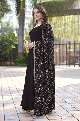 Black Georgette Golden Threadwork Salwar Suit 4