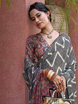 Captivating Black Digital Printed Crepe Event Wear Saree With Blouse 3