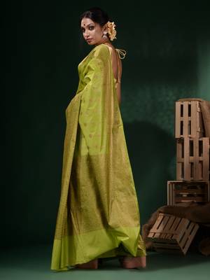 Light Green Silk Blend Handwoven Soft Saree With Ethnic Motifs 4