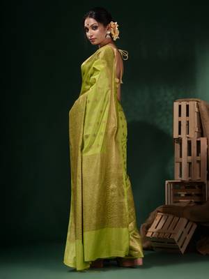 Light Green Silk Blend Handwoven Soft Saree With Ethnic Motifs 5