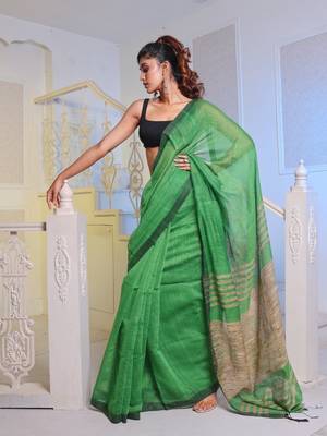 Green Cotton Blend Handwoven Saree With Gheecha Pallu 1