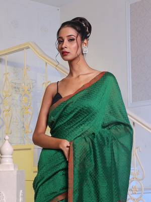 Green Handwoven Cotton Blend Soft Saree With Texture Pattern 2