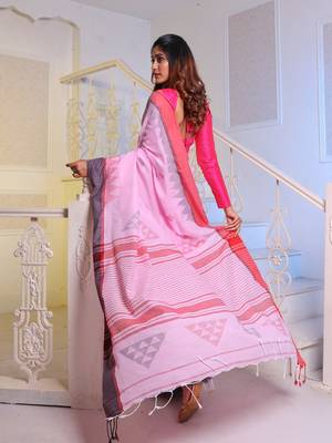 Baby Pink Cotton Handwoven Soft Saree With Temple Borders 4