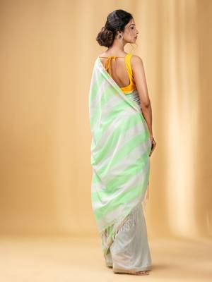 Green And Beige Cotton Handwoven Soft Saree With Stripe Pattern 4