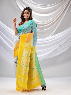 Grey Cotton Blend Handwoven Saree With Ikkat Style 2
