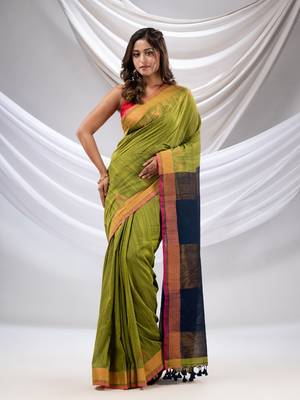 Sheen Green Cotton Handwoven Saree With Zari Borders 1