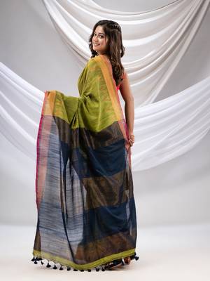 Sheen Green Cotton Handwoven Saree With Zari Borders 4