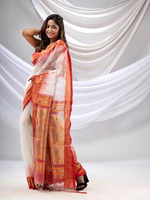 White Cotton Blend Handwoven Saree With Zari Woven Nakshi Border 3