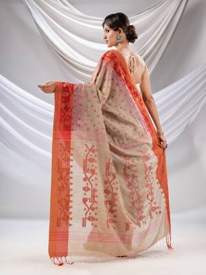 Beige Cotton Handwoven Saree With Jamdani Design 4