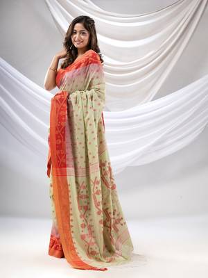 Pistachio Green Cotton Handwoven Soft Saree With Floral Nakshi Borders 3