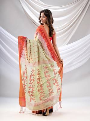 Pistachio Green Cotton Handwoven Soft Saree With Floral Nakshi Borders 4