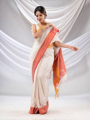 White Silk Matka Soft Saree With Checked Pattern 2