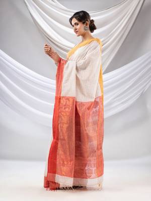 White Silk Matka Soft Saree With Checked Pattern 3