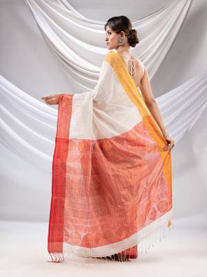 White Silk Matka Soft Saree With Checked Pattern 4