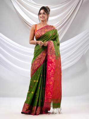 Green Tissue Handwoven Soft Saree With Floral Nakshi Borders 2
