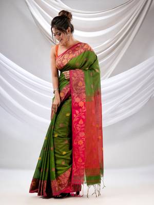 Green Tissue Handwoven Soft Saree With Floral Nakshi Borders 3