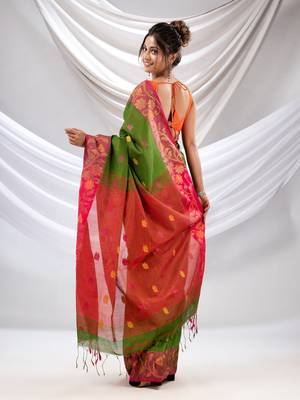 Green Tissue Handwoven Soft Saree With Floral Nakshi Borders 4