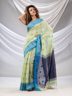 Pistachio Green Tissue Handwoven Soft Saree With Floral Nakshi Borders 1