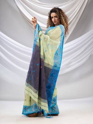 Pistachio Green Tissue Handwoven Soft Saree With Floral Nakshi Borders 2