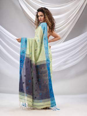 Pistachio Green Tissue Handwoven Soft Saree With Floral Nakshi Borders 3