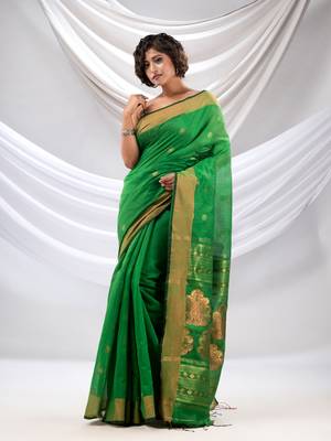 Green Cotton Blend Handwoven Saree With Nakshi Pallu 2