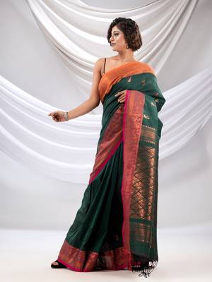 Castleton Green Cotton Handwoven Soft Saree With Zari Woven Nakshi Borders 3