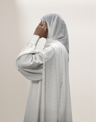 Ana crystal edge white hijab 1