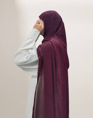 Ana crystal edge wine hijab 1