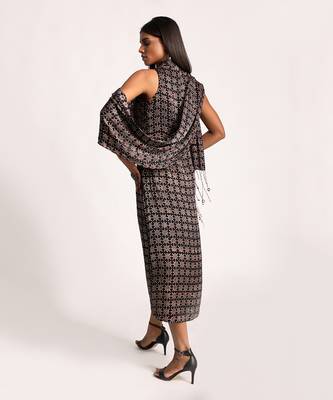 Black And Maroon Lotus Pond Fringed Scarf Dress 4