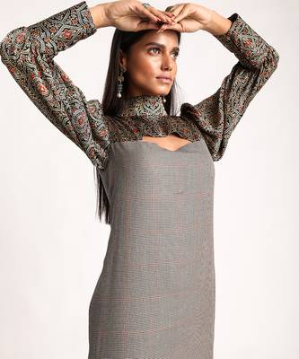 Black Modern Vintage Cut-Out Midi 3