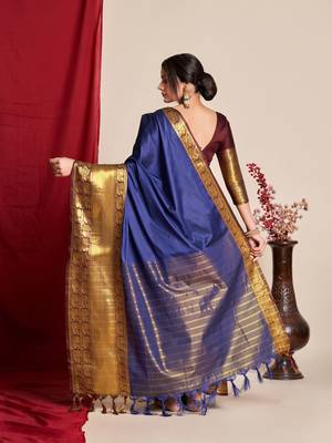 Kimisha women's navy blue silk kanjeevaram woven saree with blouse piece 2