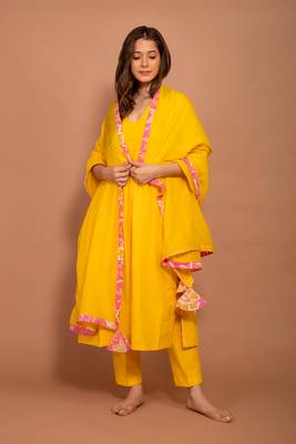 Yellow hand dyed cotton kurta pant set with mul dupatta 3