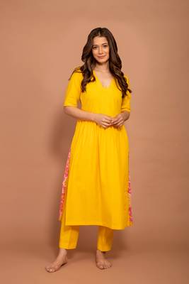 Yellow hand dyed cotton kurta pant set with mul dupatta 4
